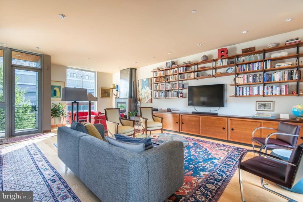 972 N 2nd St living room